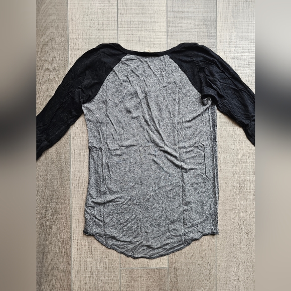 Aritzia (Wilfred Free) Raglan - Picture 2 of 4